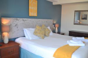 Deluxe Double or Twin Room with Sea View room in Beach Green Hotel