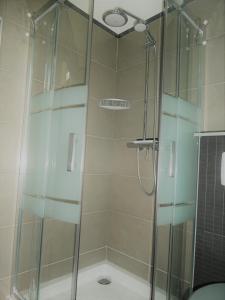 B&B / Chambres d'hotes Domaine de Seugnac : Chambre Lit King-Size - Vue sur Jardin