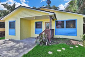 Three Bedroom House room in 215 Beach Getaway