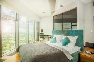 30th Floor Apartments in Sky Tower