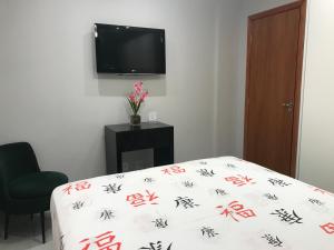 Liberdade 1 QT + Sofá Cama - 200m Metrô. Novo!