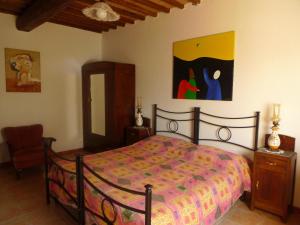 Villa with private swimming pool and private garden in quiet area, panoramic views