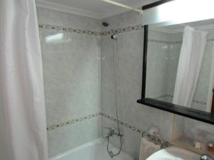 Room #33793605 room in Hotel Arenal