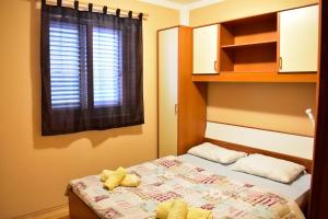 One-Bedroom Apartment with Terrace room in Apartments with a parking space Vrsi - Mulo Zadar - 18164