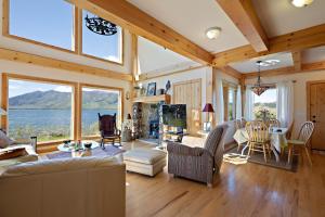 Henrys Lake Goose Bay by KABINO On Henrys Lake almost 3 Acres Satellite Wifi