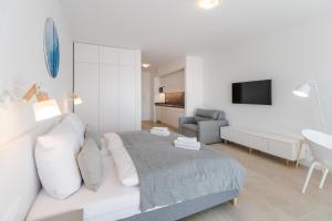 Aquamarina Prima Studio with Sea View by Renters