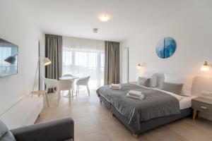 Aquamarina Prima Studio with Sea View by Noclegi Renters