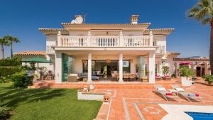 Golden Mile Villa Close to Beach