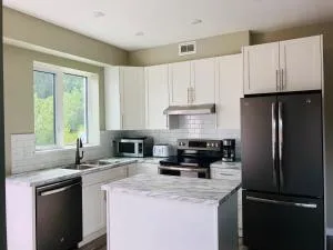 Downtown Whitehorse Deluxe 2 Bedroom Condo - Tagish