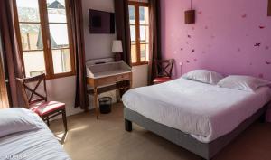 Hotels Logis - Hotel & Restaurant La Corne d 'Abondance : Chambre Quadruple Confort