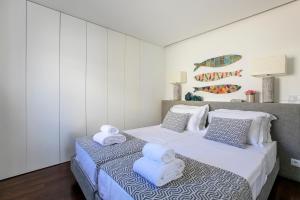 LovelyStay - Luxury 2BR Duplex Apartment in Foz Porto