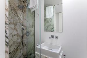 LovelyStay - Luxury 2BR Duplex Apartment in Foz Porto