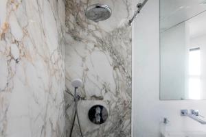 LovelyStay - Luxury 2BR Duplex Apartment in Foz Porto