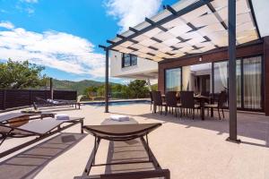 New and stylish Villa Bruna with 32sqm heated pool, sauna, billiard and media room 