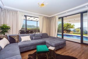 Stylish Villa Bruna with 32sqm heated pool, sauna, billiard and media room