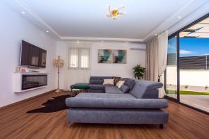 Stylish Villa Bruna with 32sqm heated pool, sauna, billiard and media room