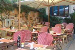 Studio Yellow - Piata Victoriei