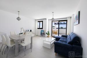 Estepona Sunsets - Modern 3-BR Beachside Apartment