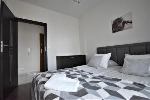 Senator Warsaw Apartments