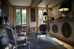 Hotels Hostellerie Du Chateau Les Muids : photos des chambres