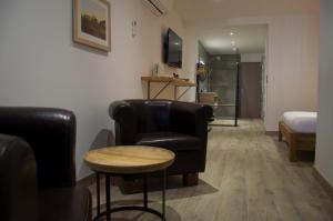 Hotels Aux Platanes : photos des chambres