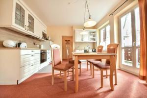 Apartment with Balcony room in Appartement Captainshaus 1.3