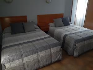 Hotel Los Leones, el más cercano a Warner