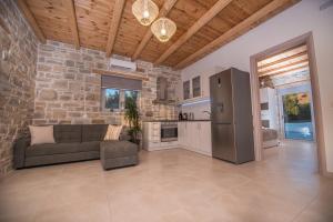 Irene Komos Independent House