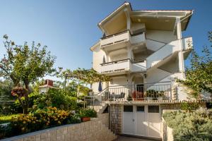 APARTMANI IVAN I RUŽA