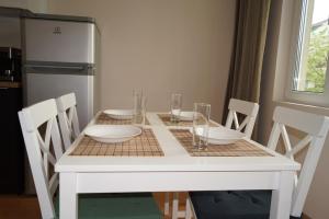 Spacious 2BDR - FREE Parking - Walk Everywhere - 300 Mbps WiFi