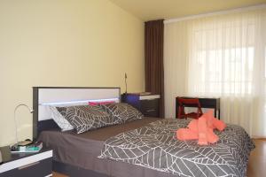 Spacious 2BDR - FREE Parking - Walk Everywhere - 300 Mbps WiFi