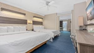 Two Room Suite with Balcony - Unit C1 room in Adventurer Oceanfront Inn