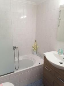 Ninis House 1 - 100m from beach NIDRI TOWN CENTER