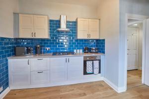 Host & Stay - Emerald Hideaway