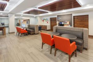 Holiday Inn Express & Suites Tilton by IHG
