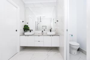 TWO TEN Sleeps 10! Luxury CBD Accommodation