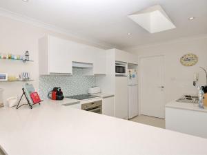 Bay Parklands 32 fantastic unit with air conditioning pool tennis court and spa