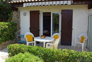APPARTEMENTS DANS VILLA EN REZ DE JARDIN