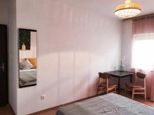 Lukenda Rooms - Cozy Double Rooms with Shared Kitchen & Terrace