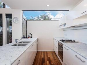 Beach House 7 26 One Mile Close air conditioned wifi foxtel linen