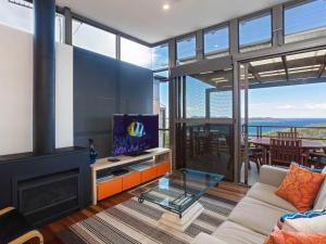 Beach House 7 26 One Mile Close air conditioned wifi foxtel linen