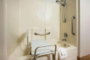 Queen Room with Two Queen Beds - Mobility Access/Non-Smoking room in La Quinta Inn by Wyndham Bend
