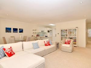 Bay Parklands 32 fantastic unit with air conditioning pool tennis court and spa