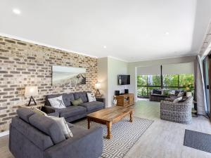 Bay Parklands 19, 2 Gowrie Avenue - ground floor unit with water views