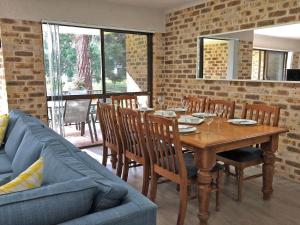 Bay Parklands, 22, 2 Gowrie Avenue - pool, tennis court, spa, child friendly