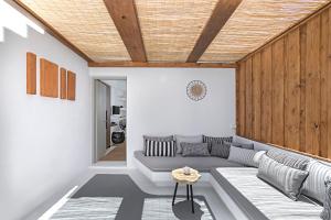 3 Elements by Stylish Stays