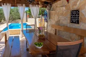 Plum Holiday Home - Stanica Kaštel Stari