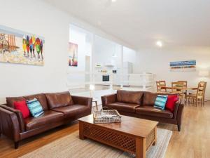 Castaways Beachfront house