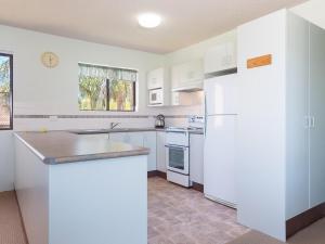 Commodore 9 so close to the waters egde