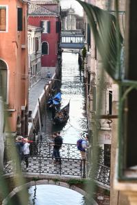 Flat with canal view near San Marco